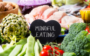 Read more about the article Mindfulness-Nutrition Hacks for Busy Professionals